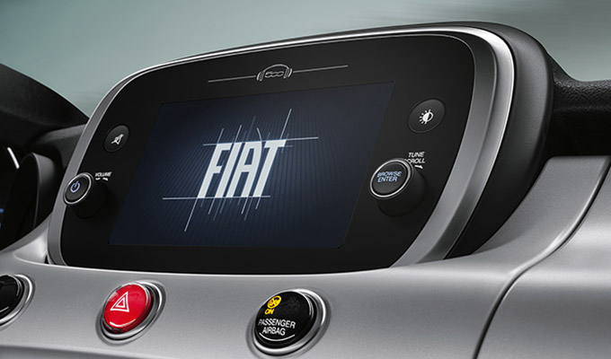 Uconnect 7” radio DAB sa CarPlay/Android Auto aplikacijom